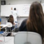 Quanto custa estudar nas escolas do RJ e SP com melhores notas no Enem