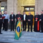 Cardeais chegam ao Vaticano para conclave que elegerá novo Papa