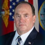 Governo Trump demite secretário da marinha