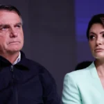 Michelle relata que Bolsonaro está ‘chateado’ após procedimento cirúrgico