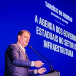 Tarcísio se manifesta sobre áudio de Flávio com Vorcaro