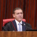 Veja como ficou julgamento no TSE da pesquisa AtlasIntel envolvendo Flávio Bolsonaro