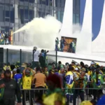 Denúncia: presos do ‘8 de Janeiro’ cumprem pena a até 3 mil km de suas famílias
