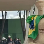 Moraes volta a cobrar explicações de ‘Débora do Batom’