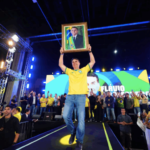 Flávio promete resgatar projeto de Bolsonaro que Lula acabou