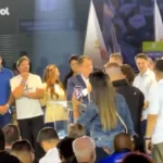 Tarcísio declara amor a Bolsonaro e oficializa candidatura à reeleição em SP