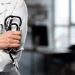 Como será o novo exame obrigatório para médicos exercerem a profissão