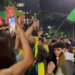 Estudantes do Insper fazem ato em apoio a Flávio em São Paulo