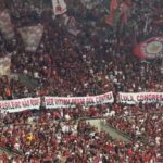 Torcida do Flamengo protesta contra Lula